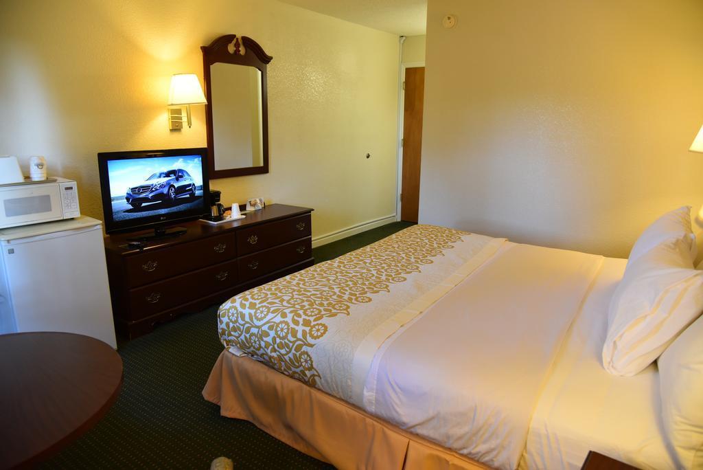 Econo Lodge Cherry Point Хейвлок Экстерьер фото