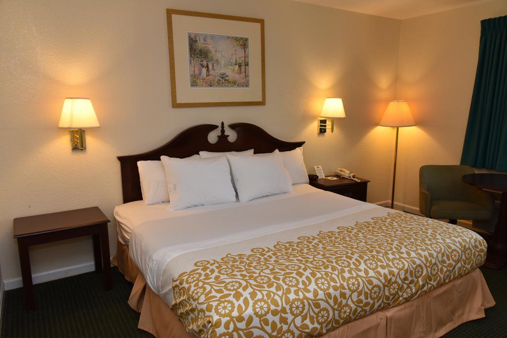 Econo Lodge Cherry Point Хейвлок Экстерьер фото